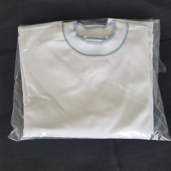 Brand New Calvin Klein Sweater - Picture 2 of 9